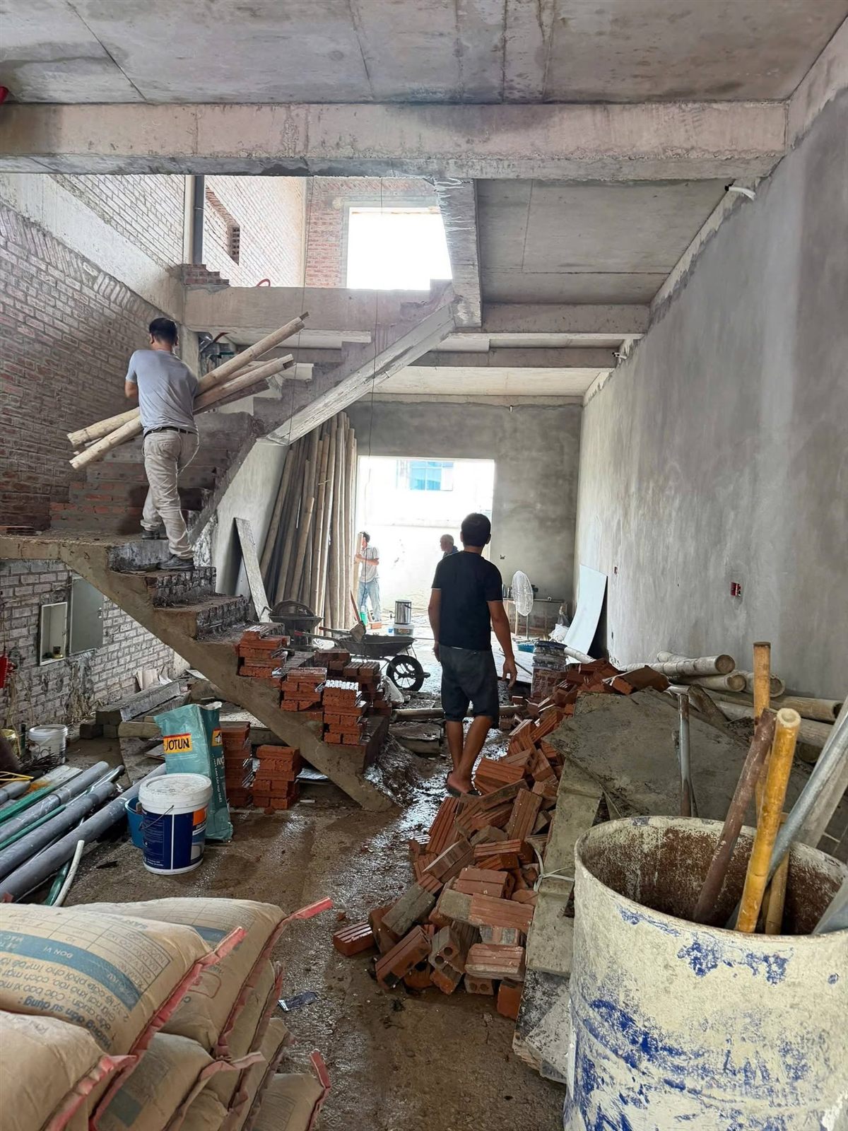 Thi công phần thô cầu thang nhà ở tại Thanh Hóa